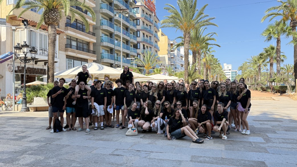 młodzież na imprezie