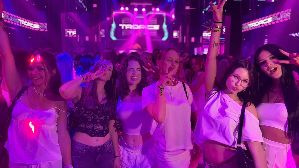 Obóz samolotowy party zone w Hiszpanii