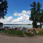 obóz młodzieżowy nad jeziorem