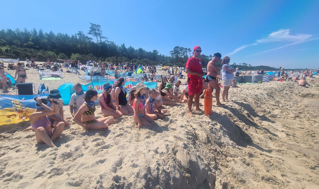 Dzieci na plaży kolonie