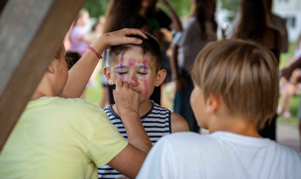 Malowanie twarzy dzieci - obóz w Muszynie