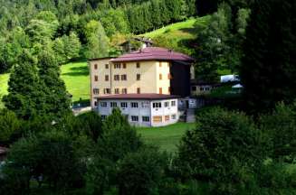 zima Pensjonat Casa Madonna del Lares-Madonna di Campiglio-Włochy-zima