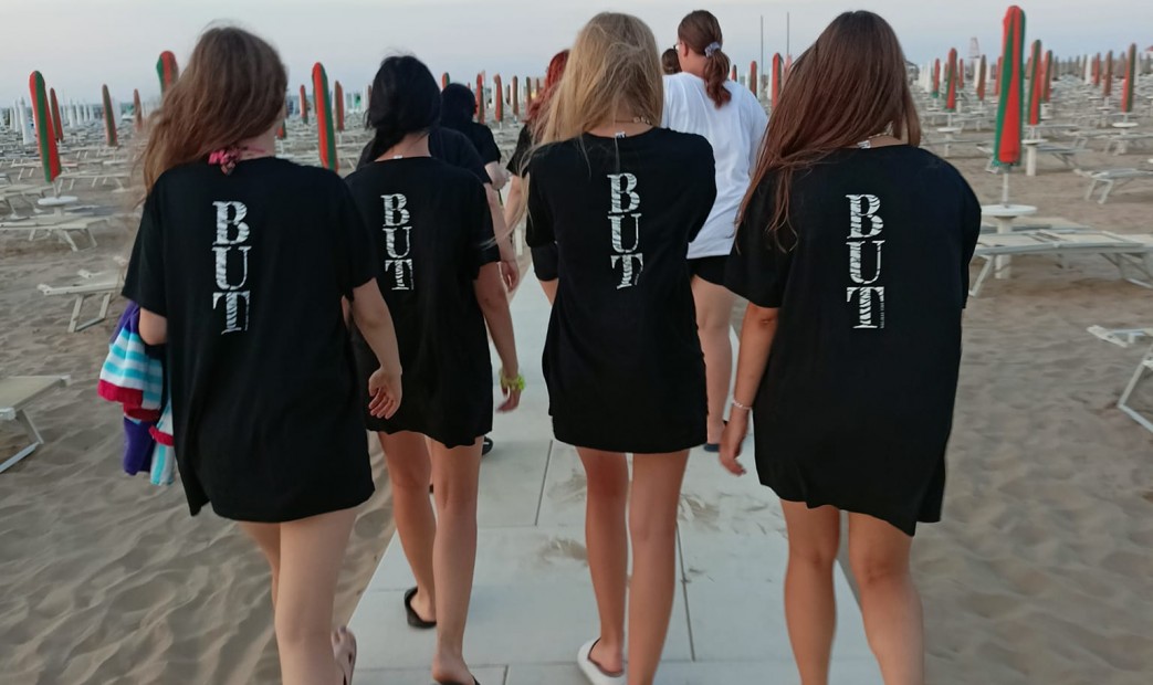 Dziewczyny na plaży w Rimini
