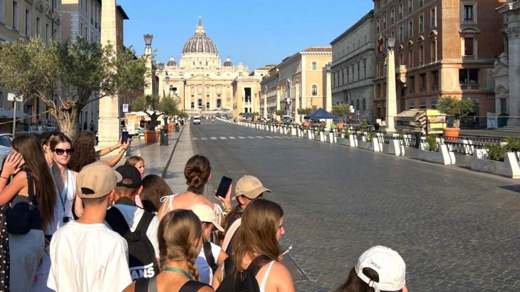 młodzież na obozie w Rimini