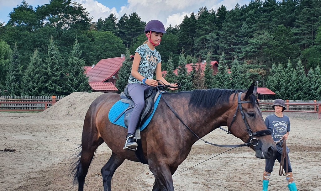Nauka jazdy konnej na koloniach w Rogowcu