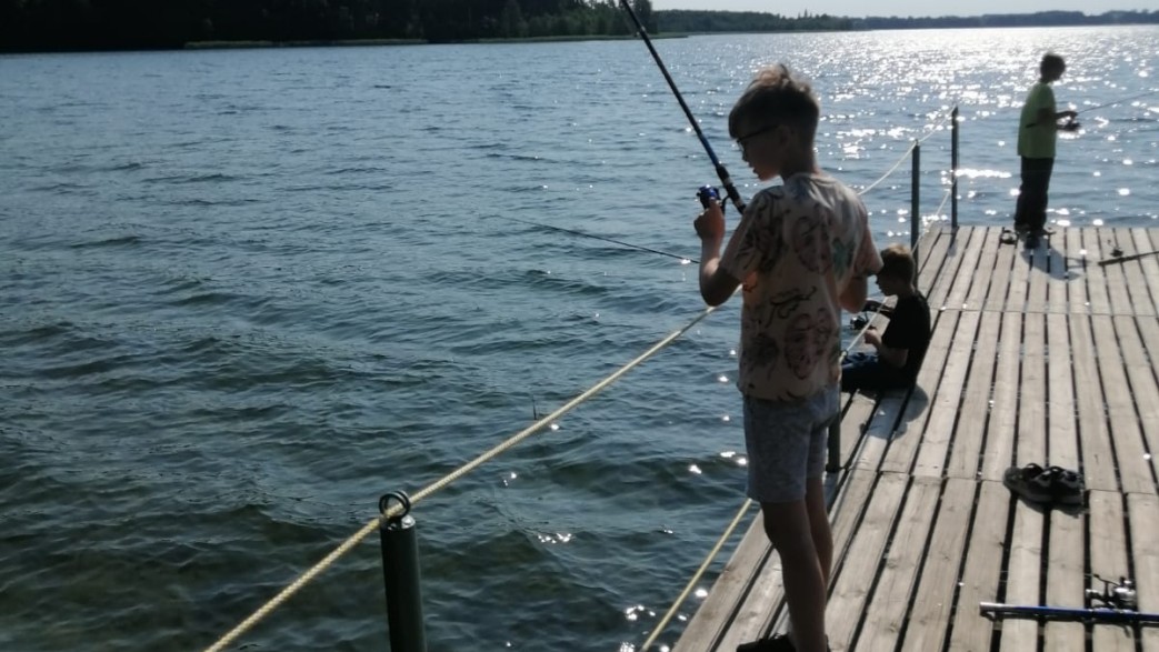 młodzież lato łowienie