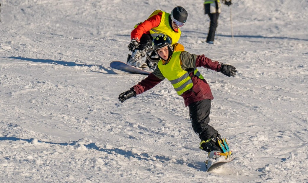 Dzieci na snowboardzie w Zakopanem