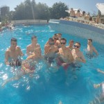 młodzież na dyskotece w Złotych Piaskach